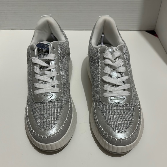 Universal Thread Silver and White Sneakers Size 9.5 - Picture 1 of 5